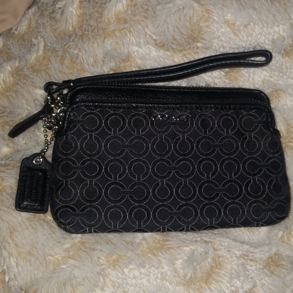 Wallet wristlet